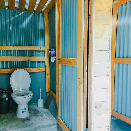 Kokos Hostel Padang City エクステリア 写真