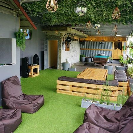 Kokos Hostel Padang City エクステリア 写真