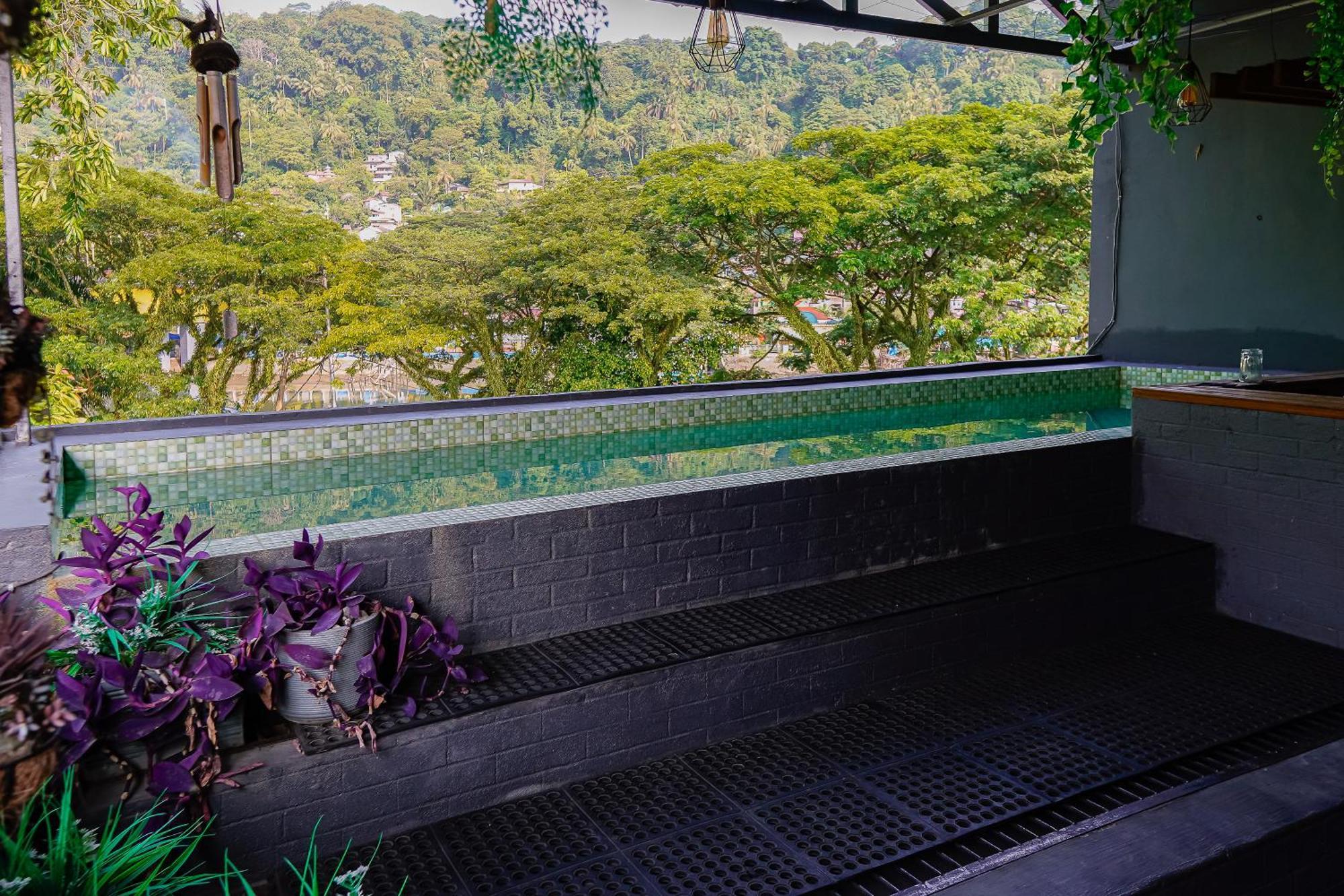 Kokos Hostel Padang City エクステリア 写真