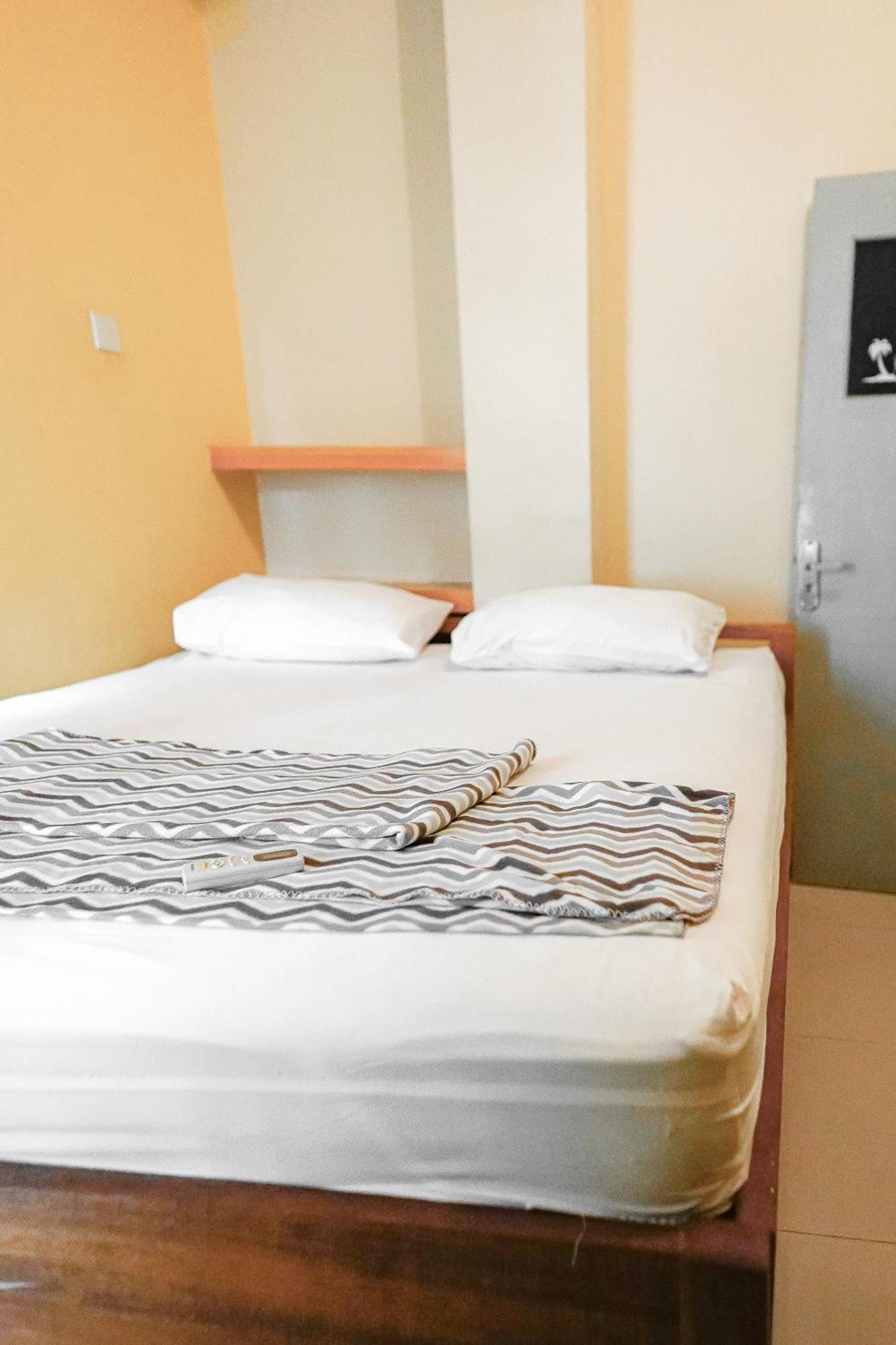 Kokos Hostel Padang City エクステリア 写真