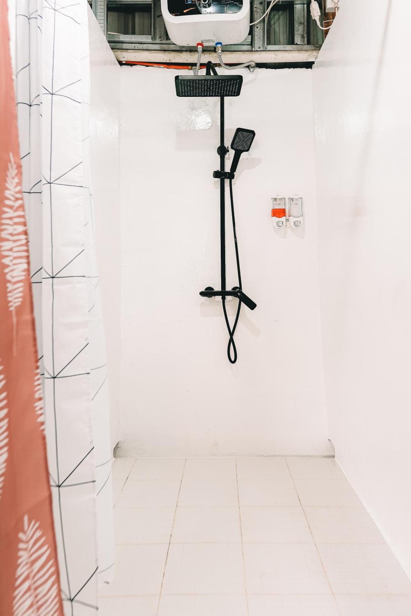 Kokos Hostel Padang City エクステリア 写真