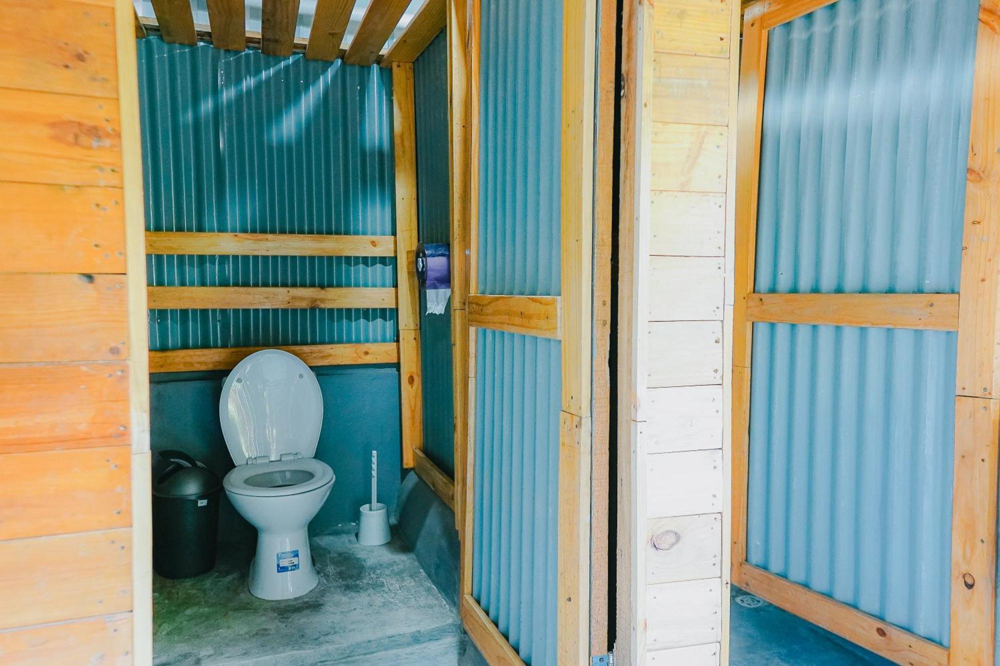 Kokos Hostel Padang City エクステリア 写真