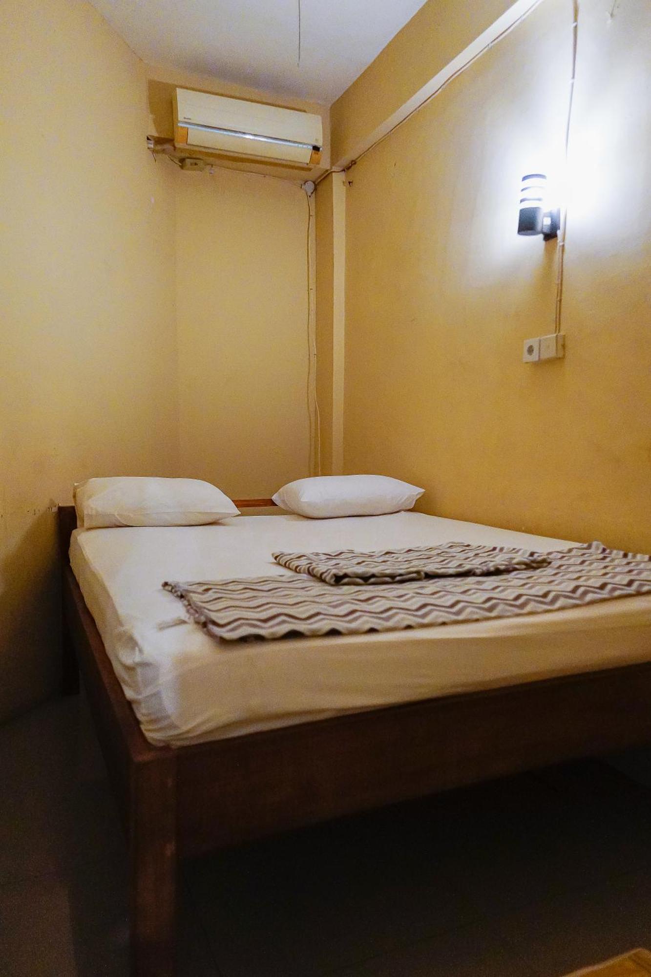 Kokos Hostel Padang City エクステリア 写真