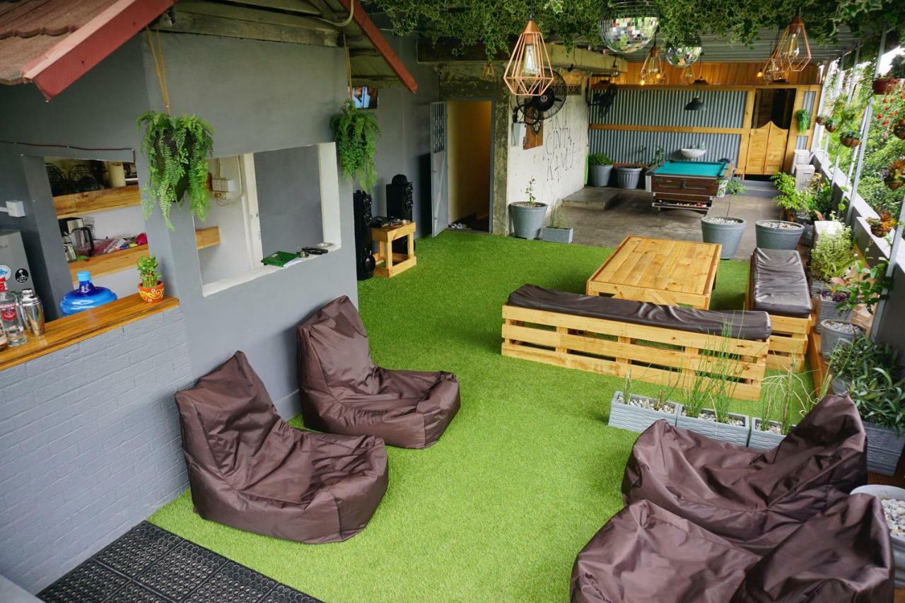 Kokos Hostel Padang City エクステリア 写真