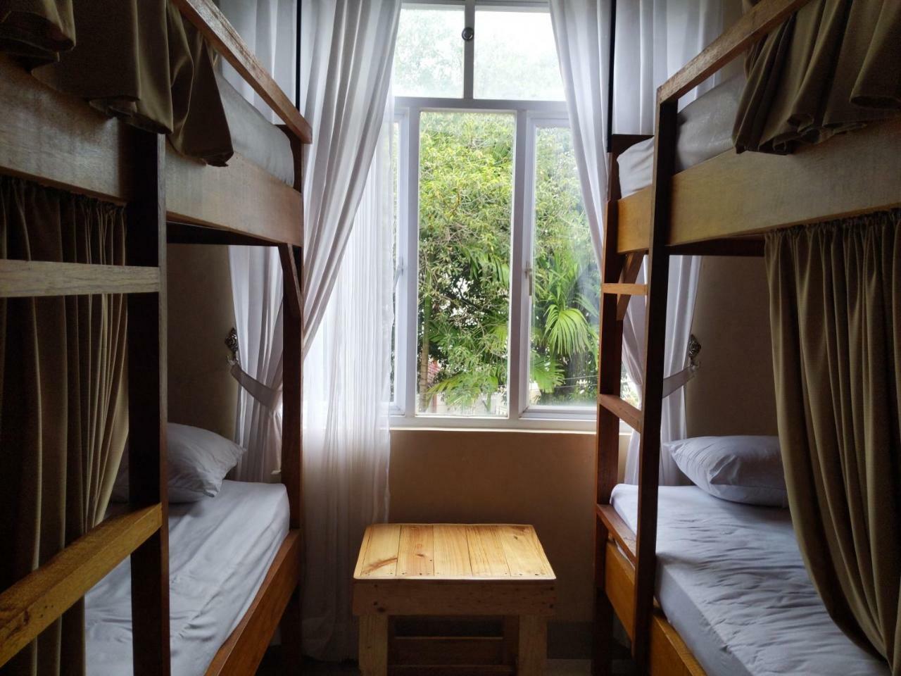 Kokos Hostel Padang City エクステリア 写真