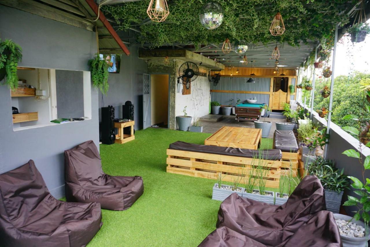 Kokos Hostel Padang City エクステリア 写真