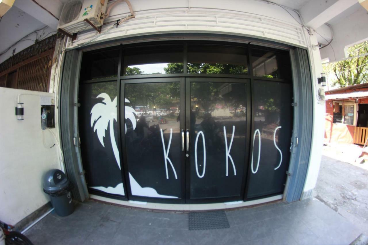 Kokos Hostel Padang City エクステリア 写真
