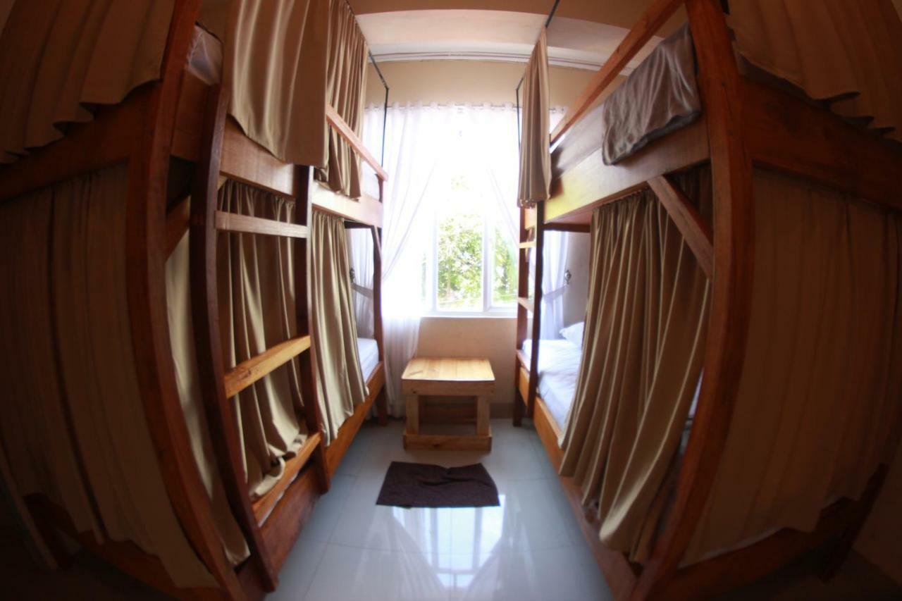Kokos Hostel Padang City エクステリア 写真