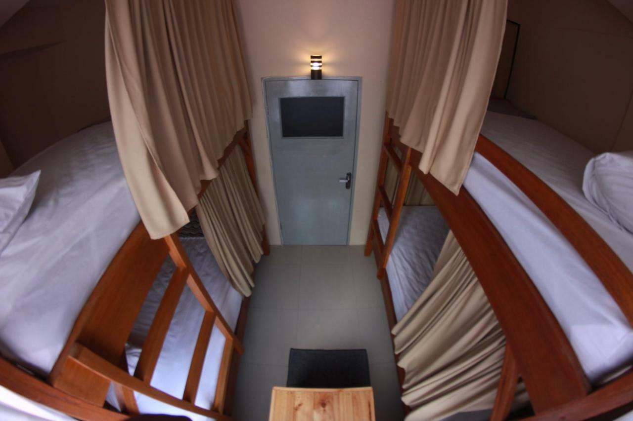 Kokos Hostel Padang City エクステリア 写真