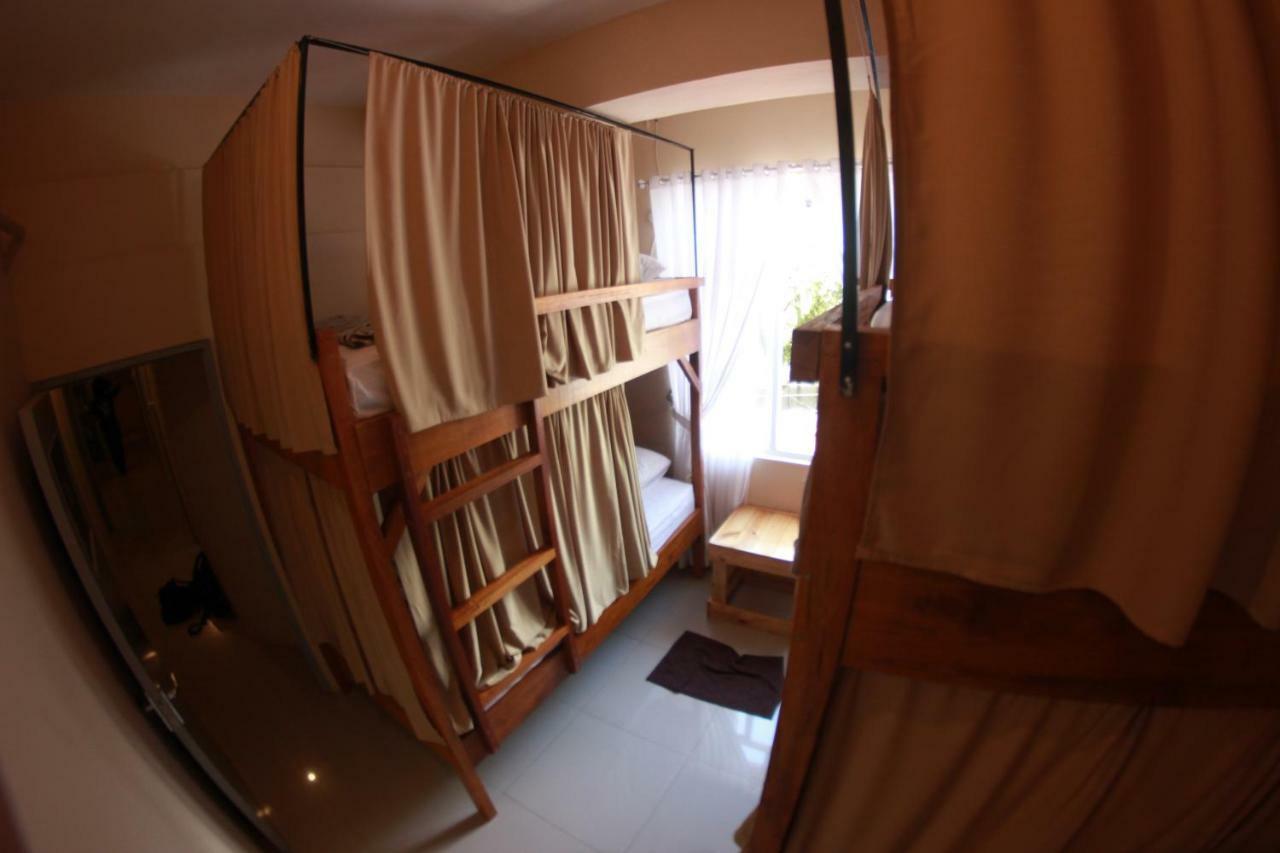 Kokos Hostel Padang City エクステリア 写真